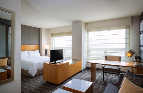 O'Hare Hotel | Renaissance Chicago O'Hare Suites Hotel
