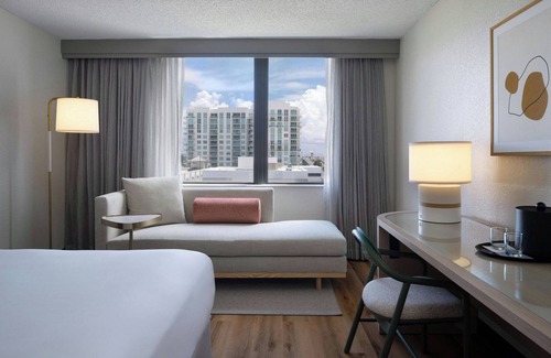 17th Street Causeway Hotel | Renaissance Fort Lauderdale Marina Hotel