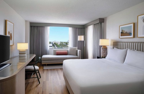 17th Street Causeway Hotel | Renaissance Fort Lauderdale Marina Hotel