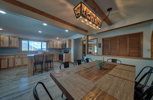 Wapiti Haus | Rendezvous Lodge - A secluded, western getaway in the beautiful Wapiti Valley.