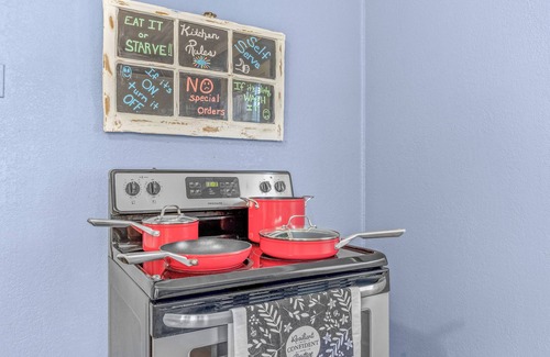 East Florence Haus | ReNew At JW's & bring your Dog too!