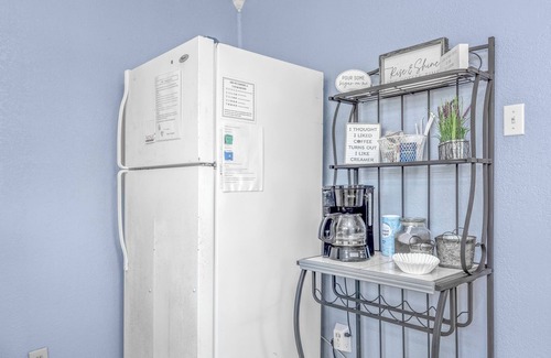 East Florence Haus | ReNew At JW's & bring your Dog too!