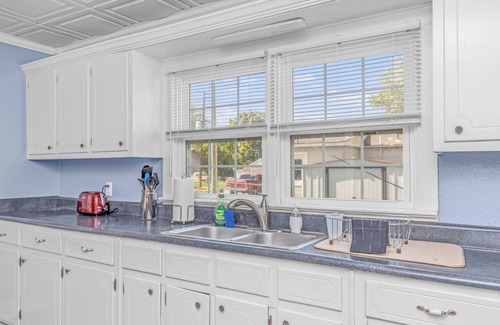 East Florence Haus | ReNew At JW's & bring your Dog too!