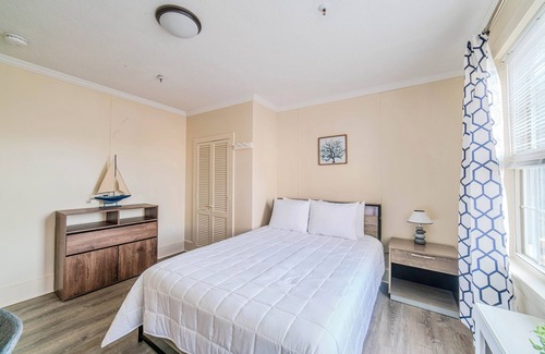 Falmouth Wohnung | Renovated 1-Bedroom Apartment in Beautiful Downtown Falmouth Located on Main St