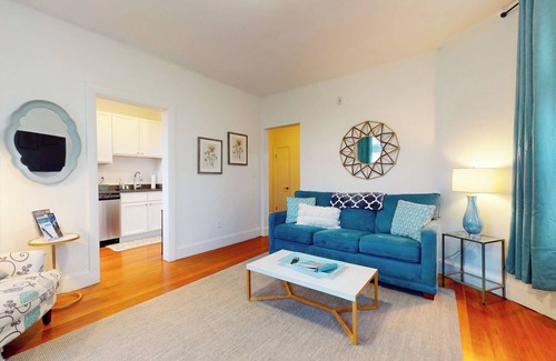 Cleveland Circle Wohnung | Renovierte 1BED, Schritte zum MBTA, Geschäfte und Restaurants