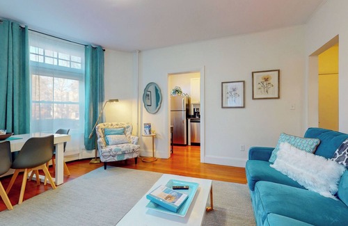 Cleveland Circle Wohnung | Renovierte 1BED, Schritte zum MBTA, Geschäfte und Restaurants