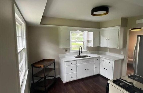 East Bloomington Haus | Renovated 3-bedroom house with granite and hardwood located near MOA and MSP