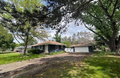 East Bloomington Haus | Renovated 3-bedroom house with granite and hardwood located near MOA and MSP