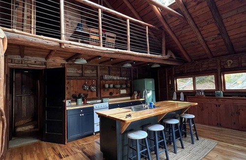 West Point Kabine | Renovated 3-BR boathouse built atop water in quiet cove; private float & trails
