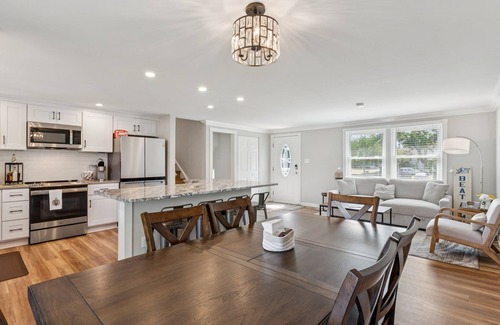 Annapolis Haus | Renovated 3BR Home Near Sandy Point & Annapolis