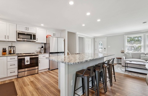 Annapolis Haus | Renovated 3BR Home Near Sandy Point & Annapolis