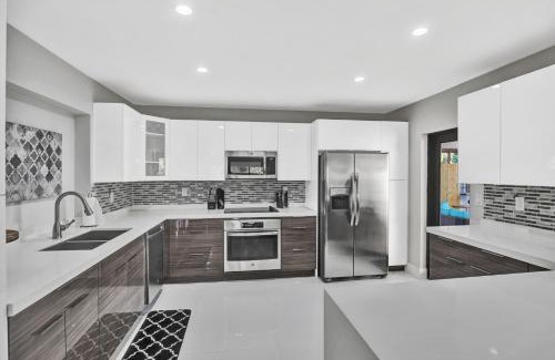 South Lake Haus | Renovated 5½ BR Home with Amazing Pool