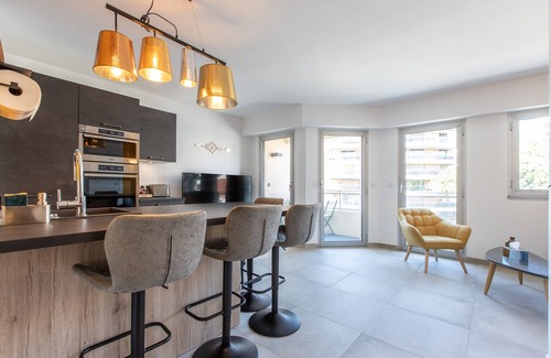 Le Suquet Wohnung | Renovated Apt with Balconies - Holiday/Congress