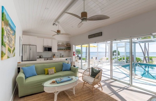 Rum Point Eigentumswohnung | Renovated Beach Cottage w/ Private Pool Steps Away from the Sea