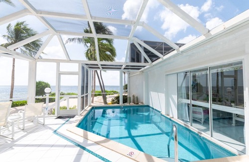 Rum Point Eigentumswohnung | Renovated Beach Cottage w/ Private Pool Steps Away from the Sea