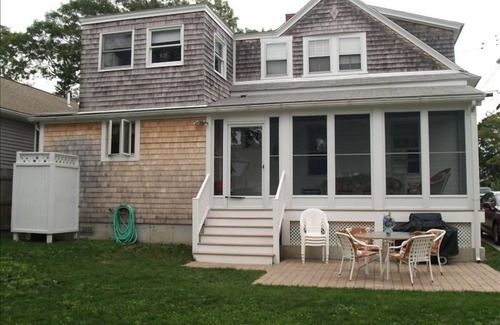 Buzzards Bay Hütte | Kürzlich renoviertes Sommerhaus mit Charme.