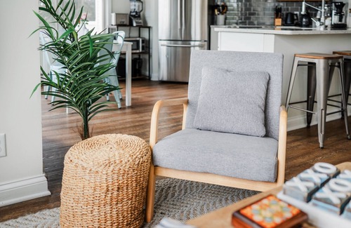 Manistee Eigentumswohnung | Renovated Pet-Friendly Waterfront Condo