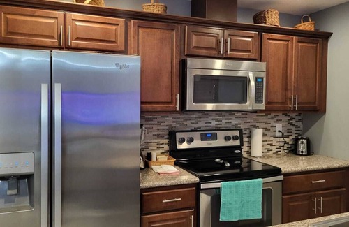 East Central Wohnung | Renovated Guest House with Private Entrance and Parking – Perfectly Located!