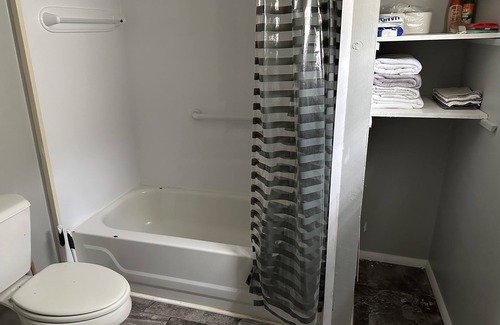 Springfield Haus | Renovated Home Away From Home