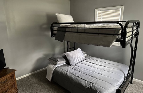 Springfield Haus | Renovated Home Away From Home