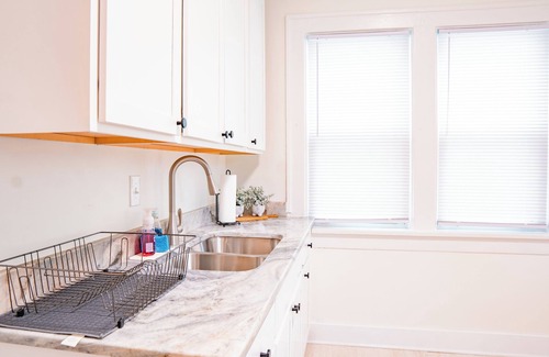 West Columbus Haus | Renovated Home – Mins away from OSU/CREW/CBJ/Clippers/Greater CBUS/COSI