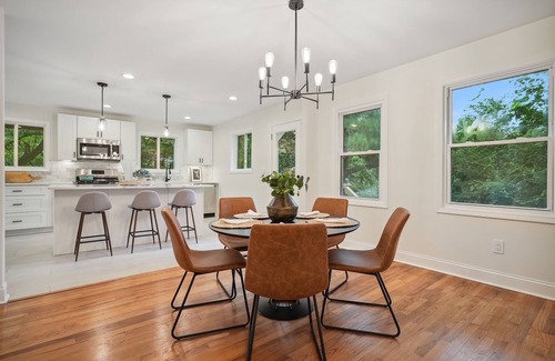North Decatur Haus | Renovated, modern 4/3 with parking & chefs' kitchen