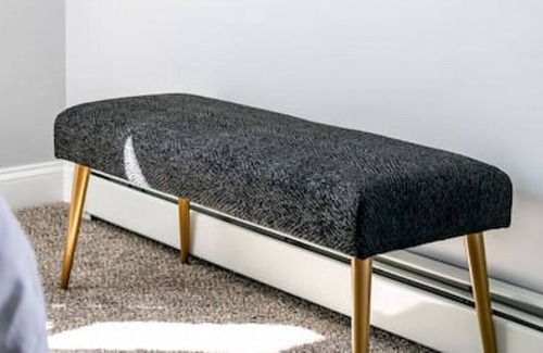 Milford Wohnung | Renovated Riverfront 4 BD | Sleeps 8 | Parking