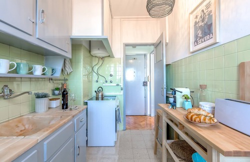Alfama Wohnung | Renovated Sunny Apartment with Balcony, By TimeCooler