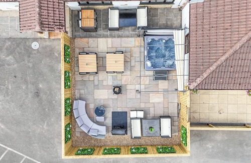 Beal Hütte | Rent a pub - The Cosy Tap - At the Retreat