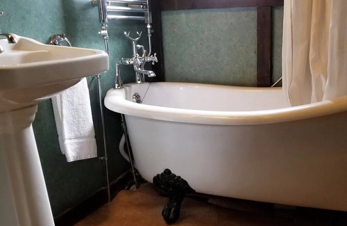 Trowbridge Sonstige | Rent an entire Castle & Grounds (sleeps 18)