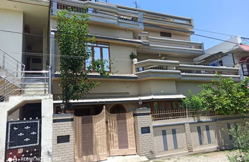 Dehradun Haus | Repose in the Himalayan Range of Exotic India!