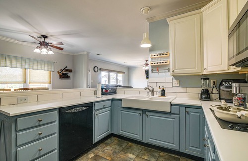 Cordova Haus | Fire Pit + Playset: Spacious Memphis Home!