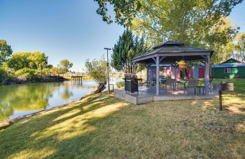 Chiloquin Wohnung | Resort Cabin on the River ~ 21 Mi to Crater Lake!