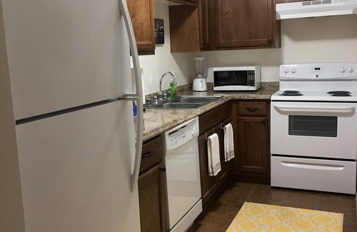 Racquet Club West Eigentumswohnung | Perfekter Palm Springs Getaway. Schön renoviert. Kabel & WiFi!