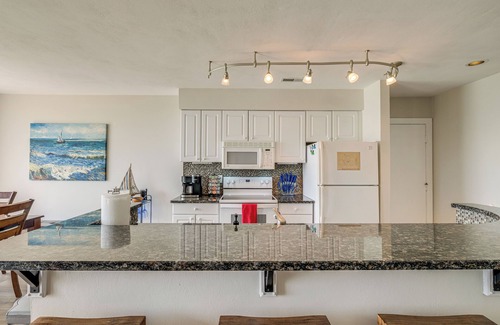 North Shore Eigentumswohnung | NEU! Resort Condo mit Zugang zum Pool auf Smith Mtn Lk!