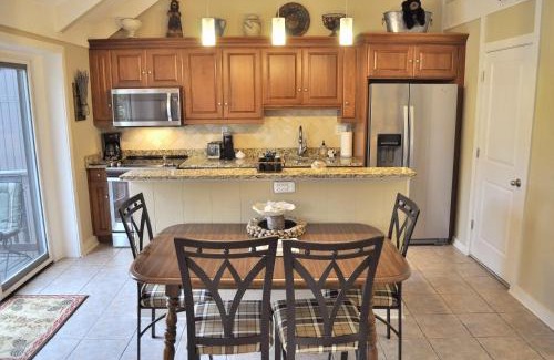 Big Canoe Haus | Resort Haven - Lake Views Fireside Sips Big Screen Roku TVs Community Golf