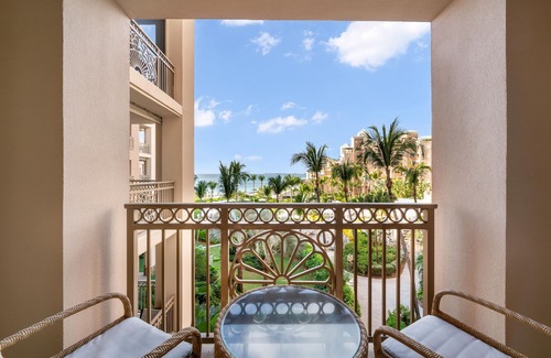 Seven Mile Beach Eigentumswohnung | Resort Ocean View Apartment steps away from 7 Mile Beach at The Ritz-Carlton