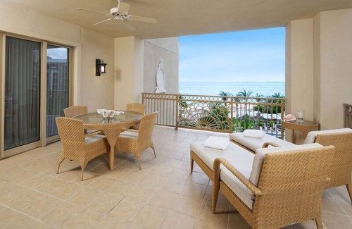 Seven Mile Beach Eigentumswohnung | Resort Ocean View Apartment steps away from 7 Mile Beach at The Ritz-Carlton