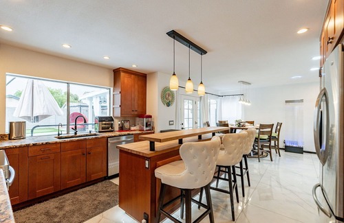 Chandler Haus | Resort setting in Chandler Home with Free Heated Pool /Spa /Game Room /Mini Golf