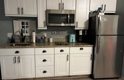 Woodstock Wohnung | Resort studio apartment with private hot tub, fire pit, gym, and access to pool.