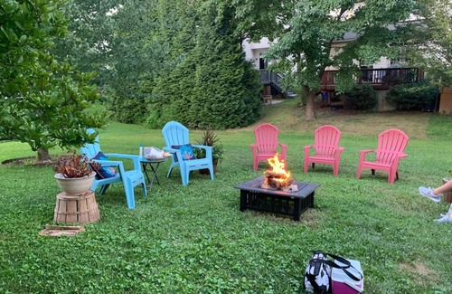 Woodstock Wohnung | Resort studio apartment with private hot tub, fire pit, gym, and access to pool.