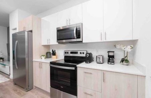 Survey Creek Haus | Resort style 2/2.5 palmaire