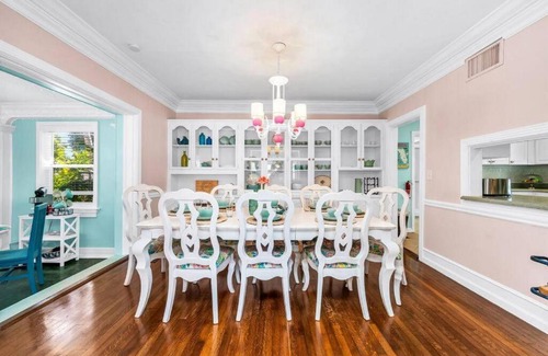 Lake Park Villa | Resort-style Estate w/Pvt Guest Suites- Sleeps 15