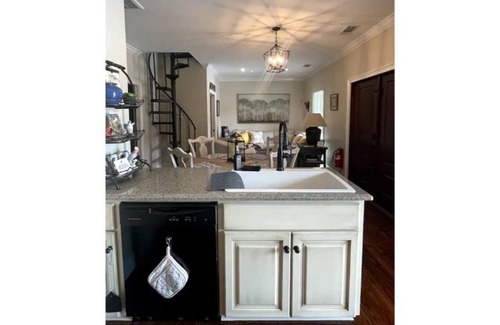 Ramer Haus | Resort-Style plus a Treehouse Sleeper