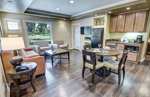 Paradise Valley Village Hotel | Golf Resort - Schöne 1 Br Suite mit Küchenzeile