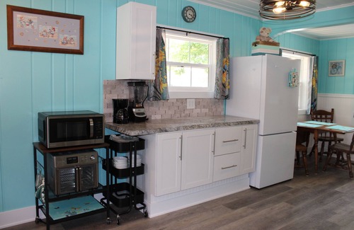 Greenville Hütte | Respite House: Barrier-Free Lakefront home with full Wheelchair accessibility.