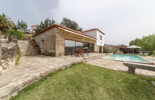 Esposade Haus | Gesamtruhe 10 Minuten von Porto entfernt mit natürlichem Wasserpool, WLAN und Klimaanlage