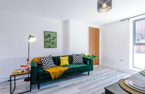 Failsworth Haus | Rest&Recharge at Waterway House (4 Bedrooms, 7 Beds, 2 Bathrooms, Free parking)