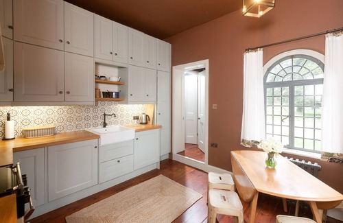 Wimborne Saint Giles Wohnung | Restored 17th century cottage w/firepit. Nestled within heritage estate grounds.