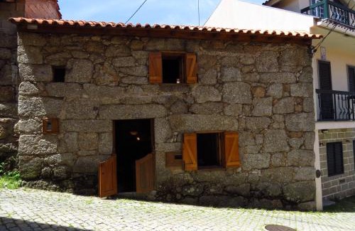 Lazarim Haus | Restored, rustic and rural mini cottage in typical Portuguese village